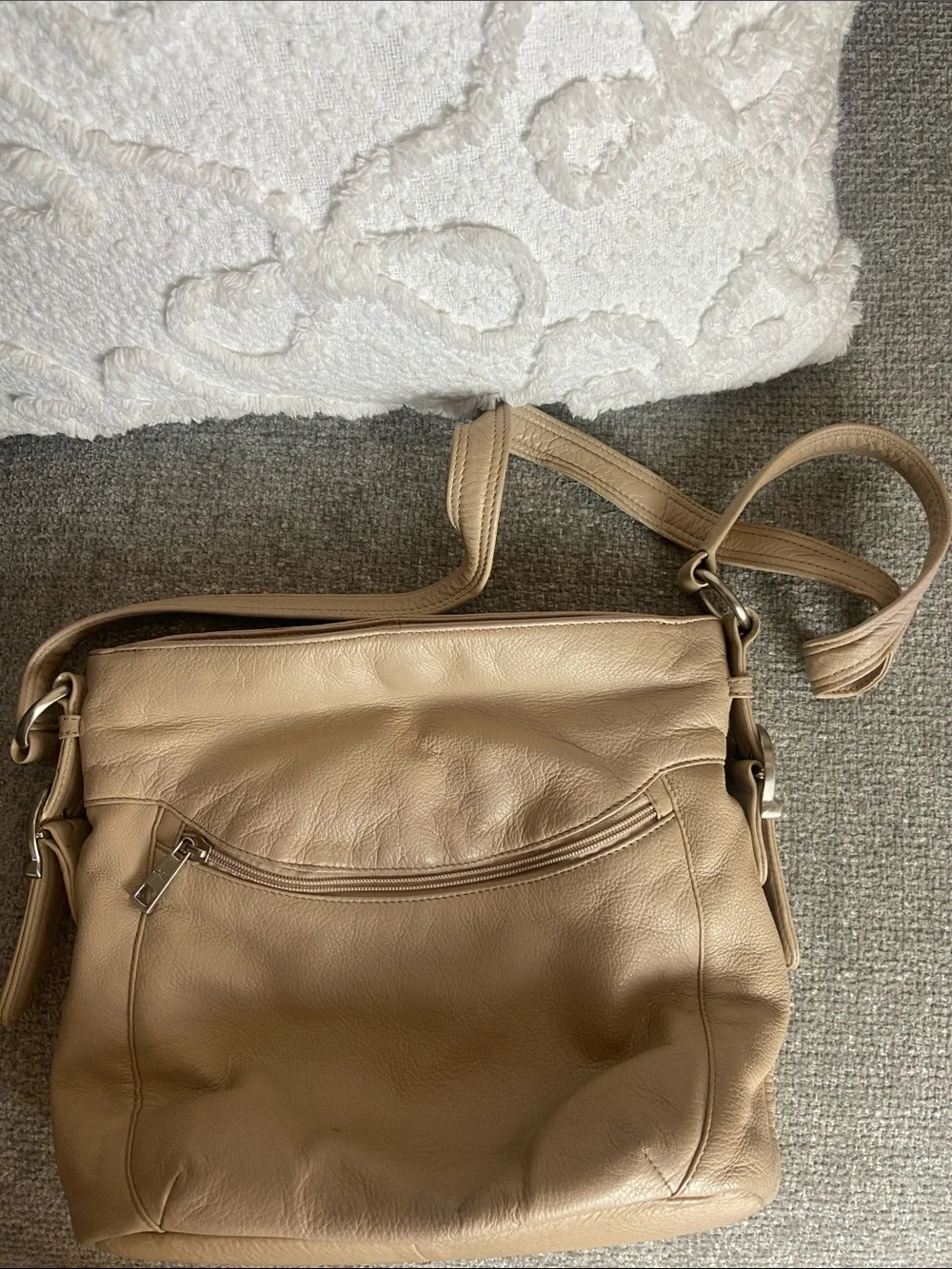 Stone Mountain Accessories Beige Pebbled Leather Crossbody Bag